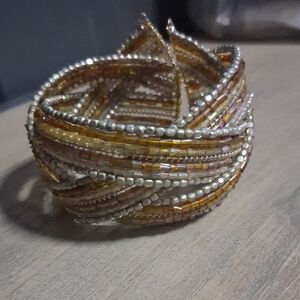 Elegant Beaded Bracelet in Gold and Silver